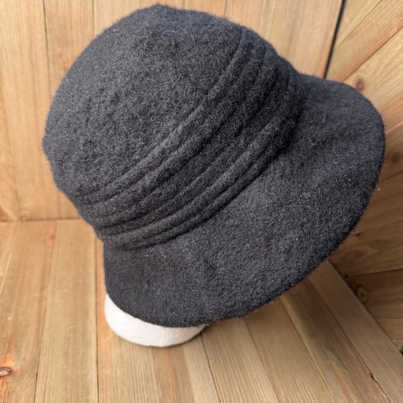 Womens Black Wool Blend Cloche Winter Hat Lawliet collapsible lined adj size - Picture 6 of 9